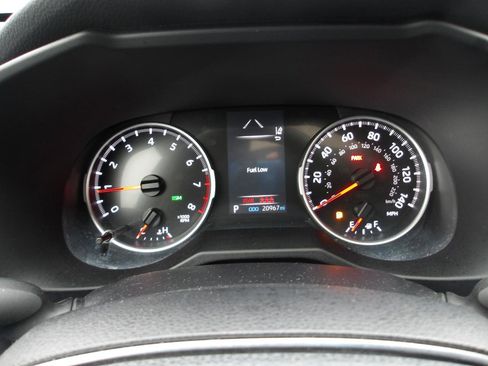 Used 2022 Toyota RAV4 XLE w/ Convenience Package image 15