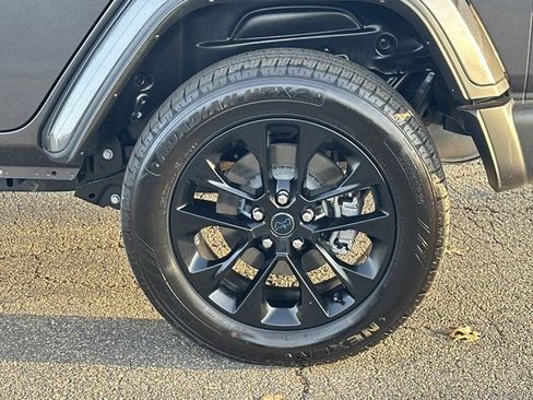 Certified 2025 Jeep Wrangler Unlimited Sahara w/ Safety Group image 17