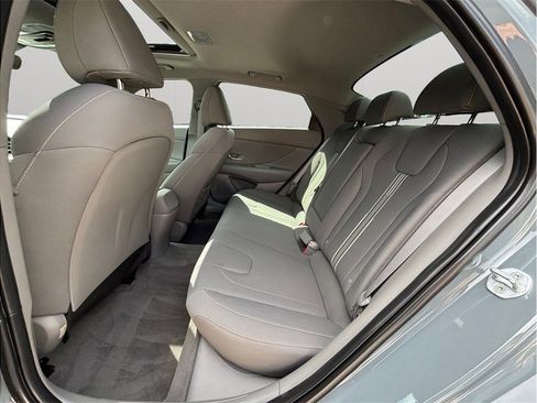 Used 2022 Hyundai Elantra SEL w/ Convenience + Premium Package FWD image 37