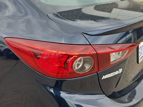 Used 2018 MAZDA MAZDA3 Touring FWD image 32