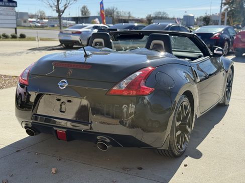 Used 2017 Nissan 370Z Touring image 7