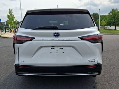 Used 2023 Toyota Sienna Limited AWD/4WD image 5