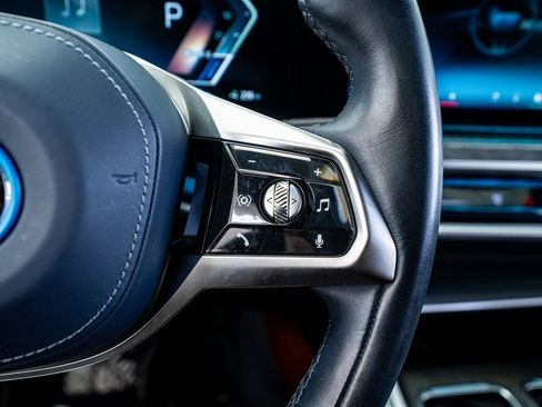 Used 2024 BMW i7 xDrive60 image 44