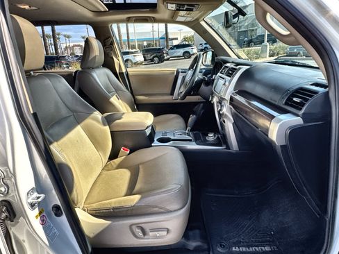 Used 2015 Toyota 4Runner SR5 image 29