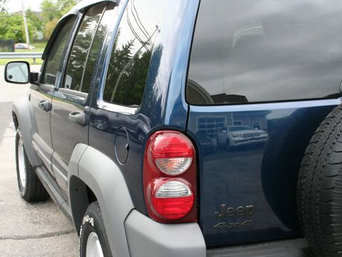 Used 2005 Jeep Liberty Sport AWD/4WD image 24