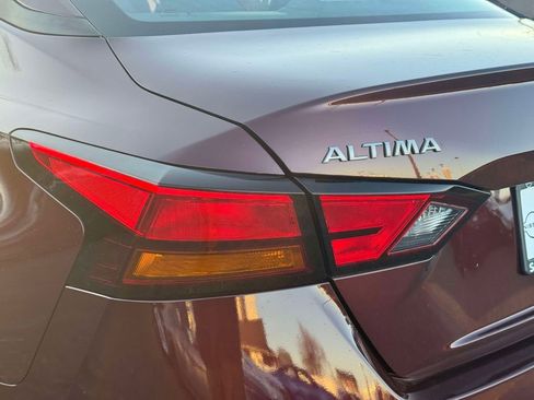 Used 2025 Nissan Altima 2.5 SV image 10