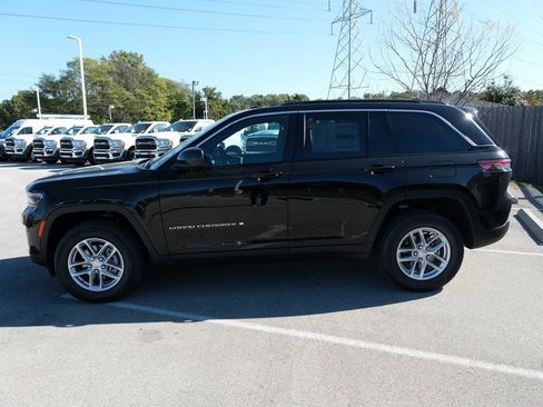 New 2025 Jeep Grand Cherokee Laredo X w/ Luxury Tech Group I image 11