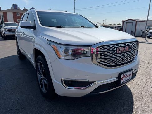 Used 2017 GMC Acadia Denali w/ Technology Package FWD image 5