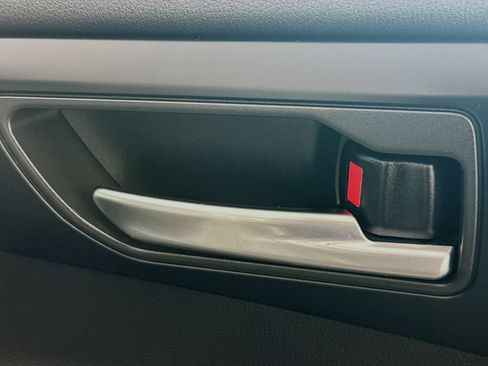 Certified 2024 Toyota Highlander XLE image 29