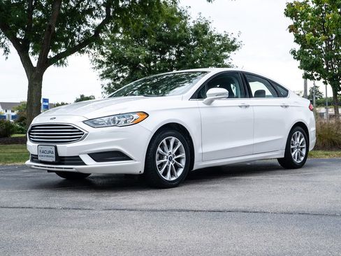 Used 2017 Ford Fusion SE w/ Fusion SE Technology Package image 5