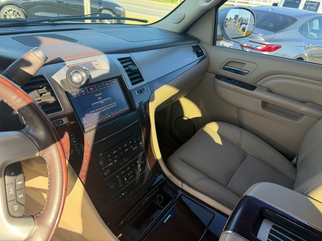 Used 2012 Cadillac Escalade Luxury AWD/4WD image 13