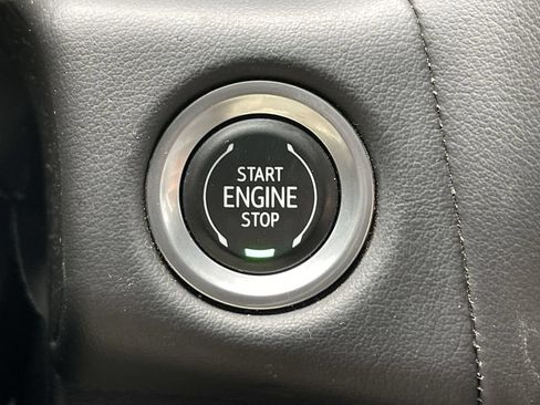 Used 2022 GMC Yukon XL SLT w/ SLT Luxury Package AWD/4WD image 32
