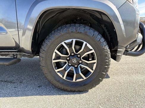 Used 2023 Toyota Tacoma TRD Sport image 14