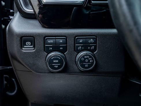 Used 2024 Chevrolet Silverado 1500 LT Trail Boss w/ LT Trail Boss Premium Package AWD/4WD image 22