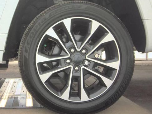 Used 2024 Jeep Grand Cherokee Overland AWD/4WD image 11