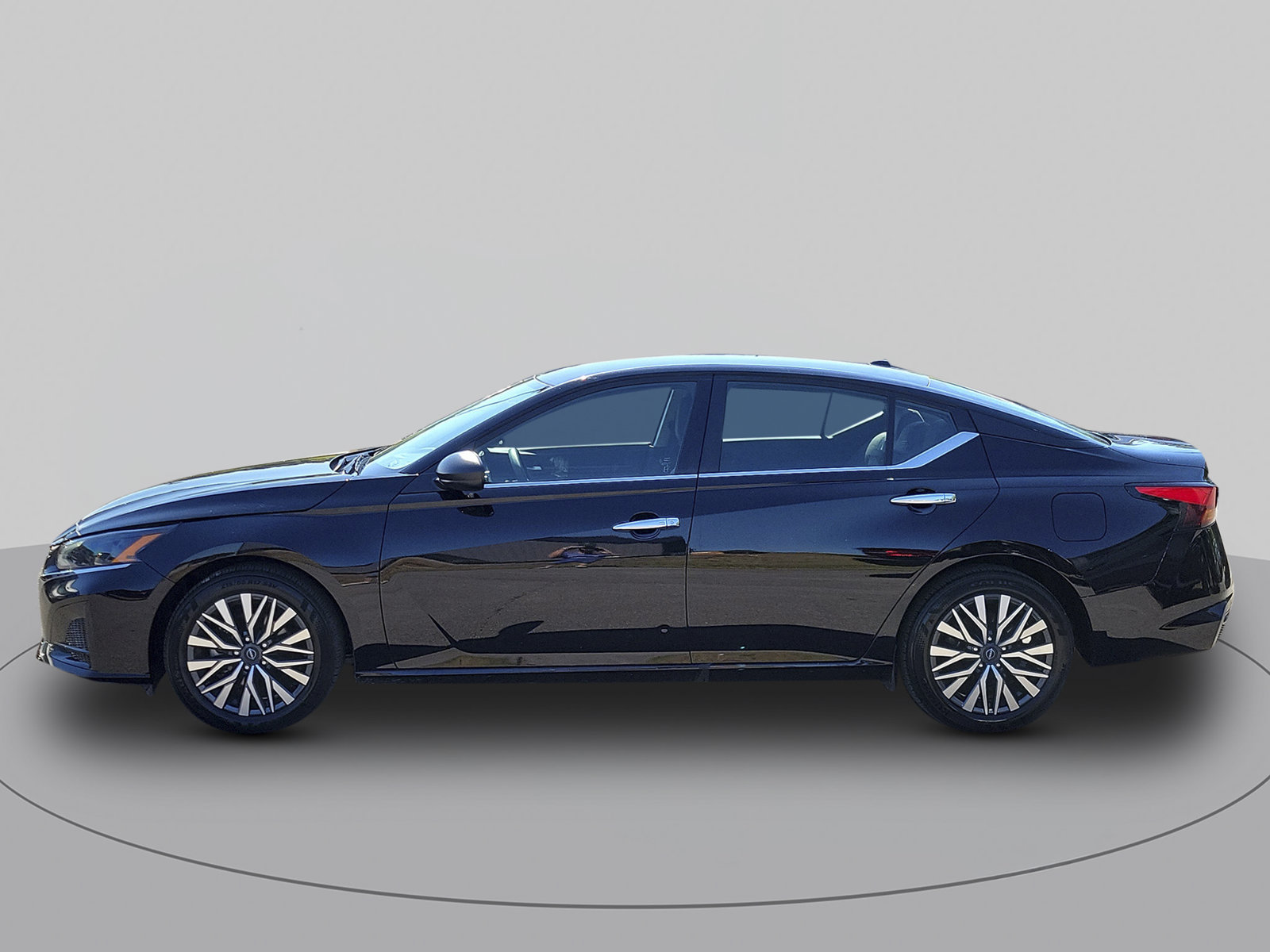 Used 2025 Nissan Altima 2.5 SV FWD image 6