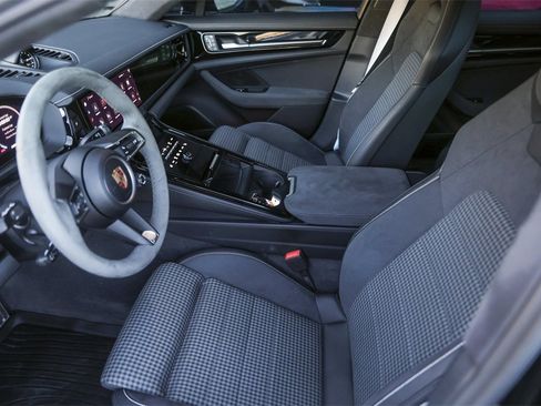 Certified 2025 Porsche Panamera GTS image 17