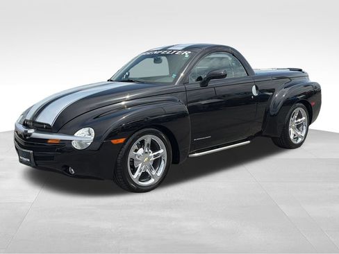 Used 2005 Chevrolet SSR w/ Preferred Equipment Group RWD image 2