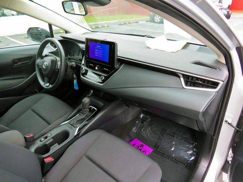 Used 2023 Toyota Corolla LE image 20