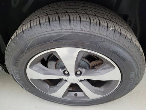 Used 2019 Jeep Cherokee Limited AWD/4WD image 31