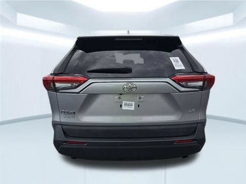 Used 2021 Toyota RAV4 LE FWD image 2