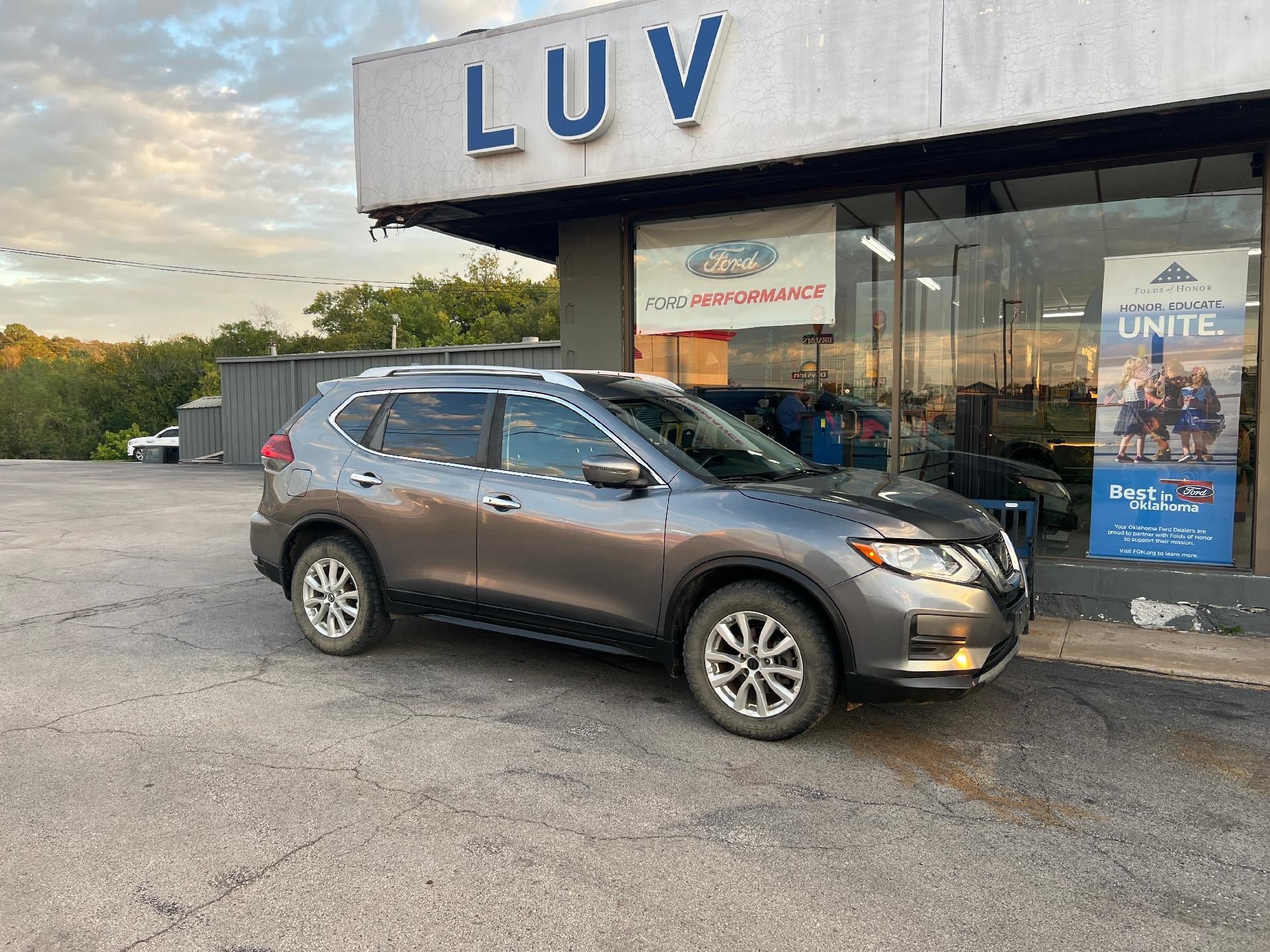Used 2018 Nissan Rogue SV w/ Premium Package AWD/4WD image 1