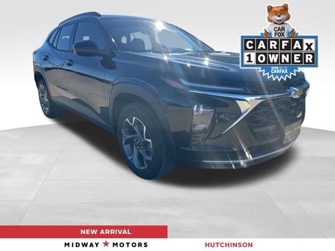 Used 2025 Chevrolet Trax LT w/ Driver Confidence Package image 1