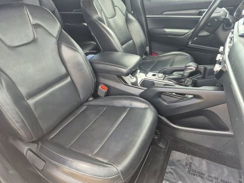 Used 2020 Kia Telluride LX AWD/4WD image 16