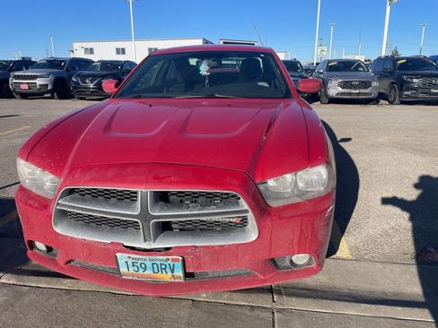 Used 2013 Dodge Charger SXT image 9