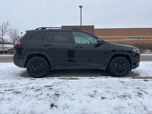 Used 2023 Jeep Cherokee Altitude Lux image 4