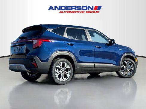 New 2026 Kia Seltos LX image 2