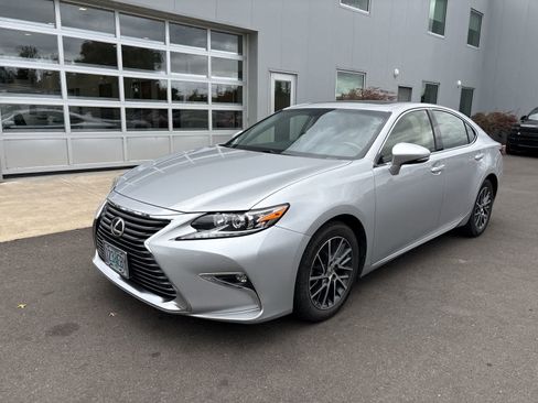 Used 2016 Lexus ES 350 w/ Premium Package w/Wood Trim FWD image 1