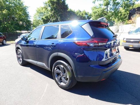 Used 2025 Nissan Rogue SV FWD image 3