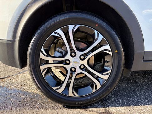 Used 2021 Chevrolet Bolt Premier w/ Infotainment Package image 28