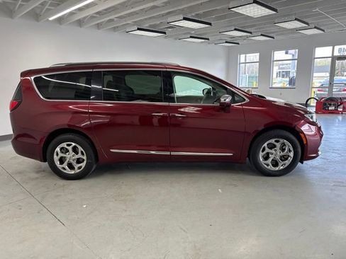 Used 2021 Chrysler Pacifica Limited w/ Premium & Safety Sphere Group AWD/4WD image 13