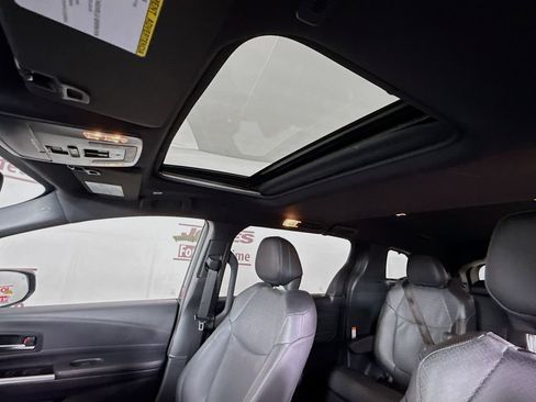 Used 2025 Toyota Sienna Limited AWD/4WD image 10