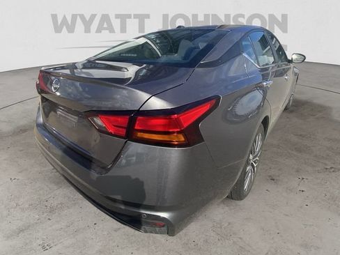 Used 2025 Nissan Altima 2.5 SV FWD image 9