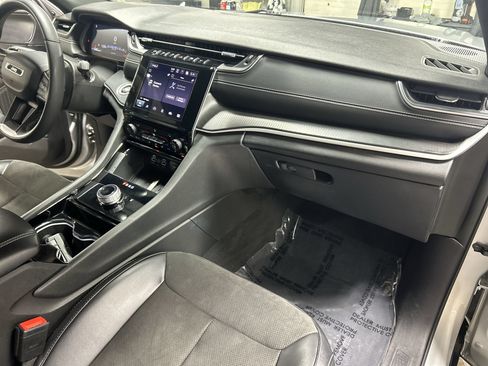 Used 2023 Jeep Grand Cherokee L Laredo AWD/4WD image 29