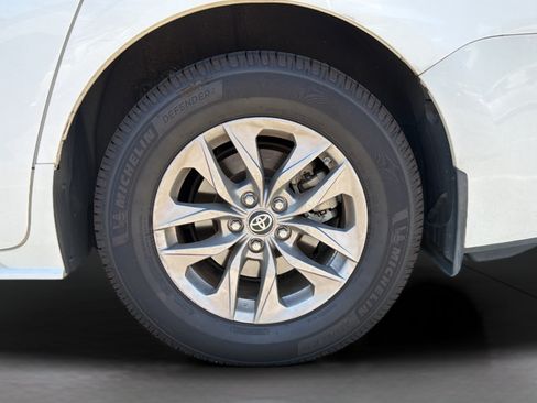 Used 2021 Toyota Sienna LE FWD image 16