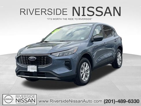 Used 2025 Ford Escape Active w/ Cold Weather Package image 1