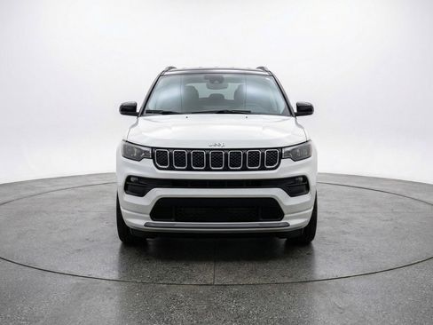 Used 2025 Jeep Compass Limited AWD/4WD image 2