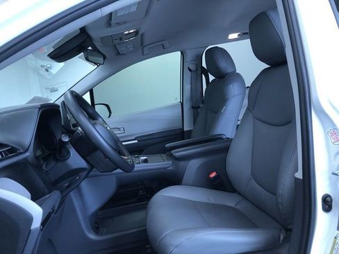 Certified 2023 Toyota Sienna LE image 18