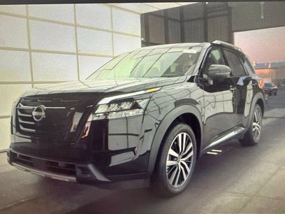 Used 2025 Nissan Pathfinder Platinum w/ Black Appearance Package