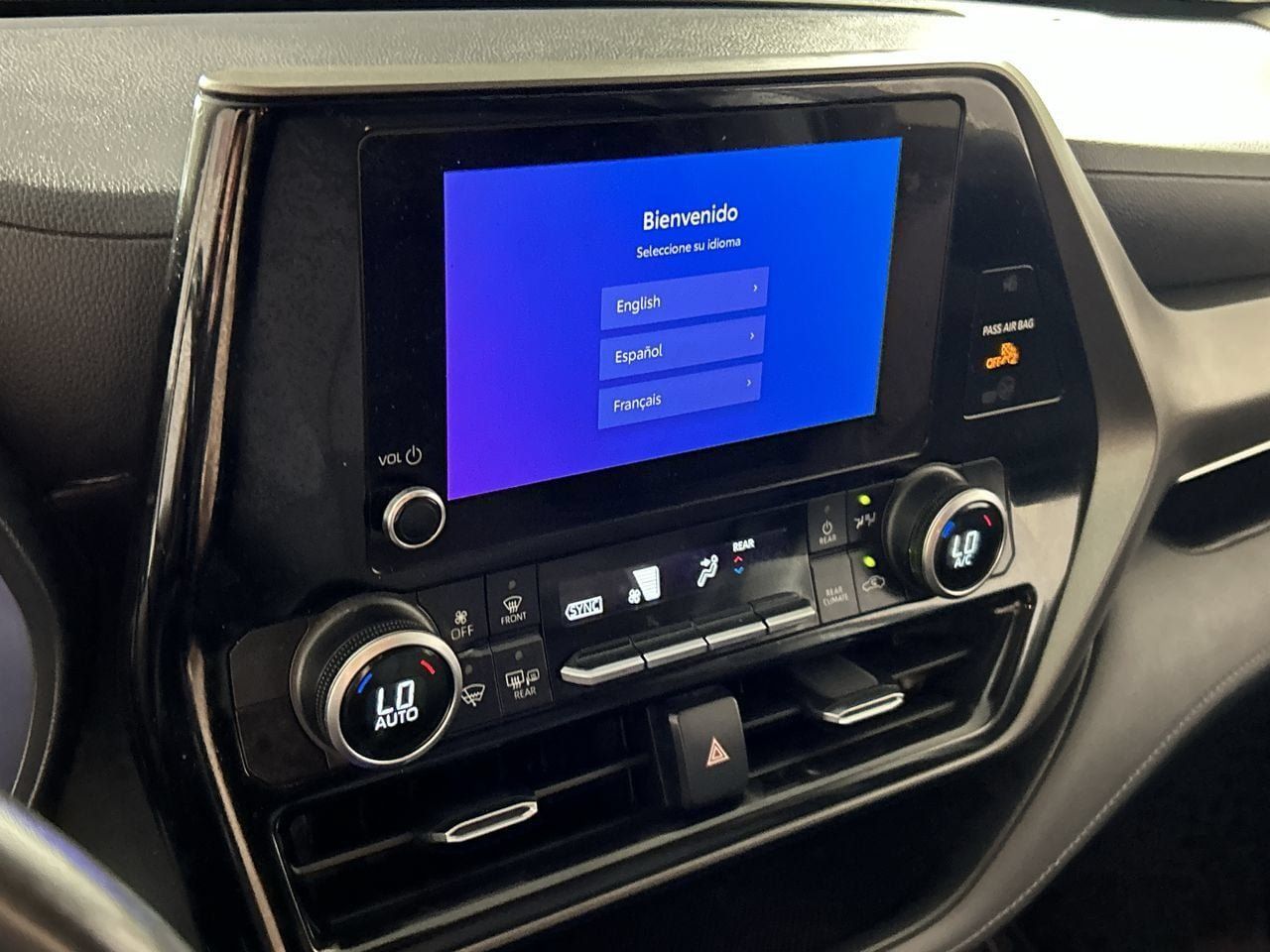 Used 2023 Toyota Highlander LE AWD/4WD image 17