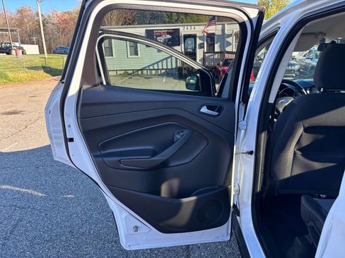 Used 2019 Ford Escape SE image 21