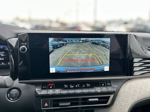 Used 2025 Toyota Camry XLE image 24