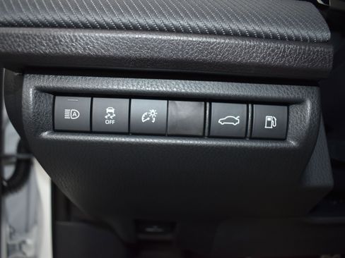 Used 2025 Toyota Camry SE image 18