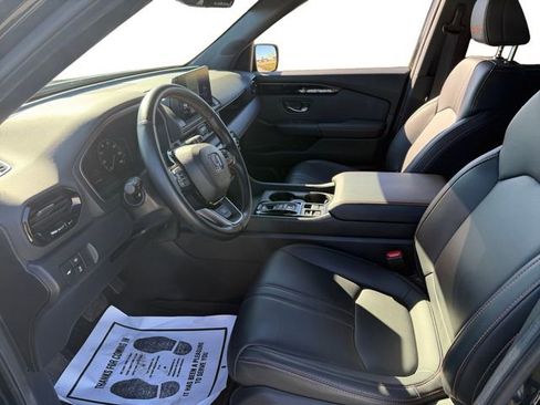 Used 2025 Honda Pilot TrailSport image 10