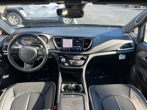 New 2026 Chrysler Pacifica Limited w/ S Appearance Package image 21