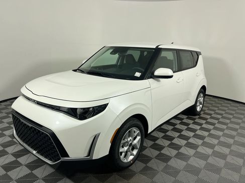 Used 2023 Kia Soul LX w/ Option Group 015 image 9